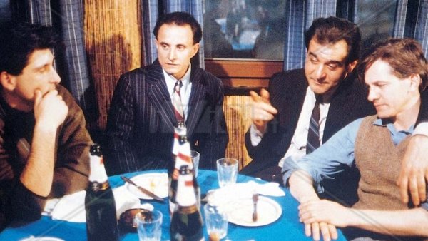 Gangsters (film, 1992) Kritikák, videók, szereplők MAFAB.hu