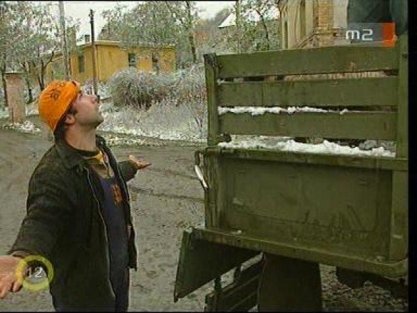 Nyugattól keletre, avagy a média diszkrét bája / Filmkép