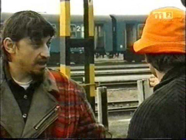 Nyugattól keletre, avagy a média diszkrét bája / Filmkép