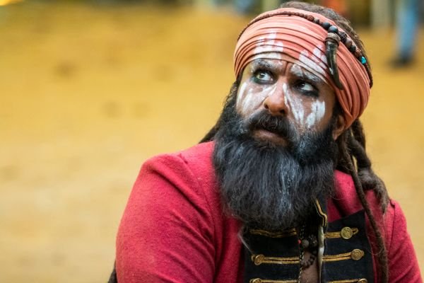 Saif Ali Khan - Laal Kaptaan (2019) Saif Ali Khan - Laal Kaptaan (2019)