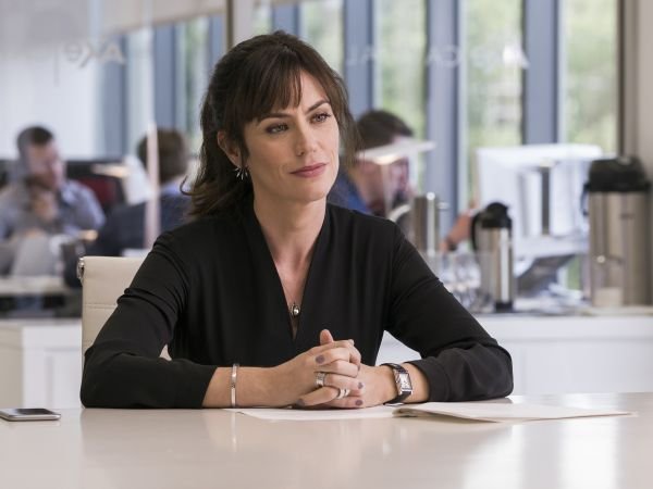 Maggie Siff - Milliárdok nyomában (2016)