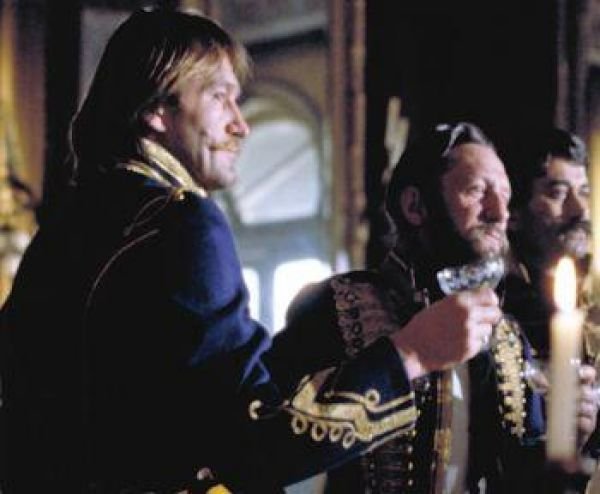 Szirmok, virágok, koszorúk / Filmkép