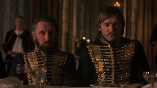 Szirmok, virágok, koszorúk / Filmkép