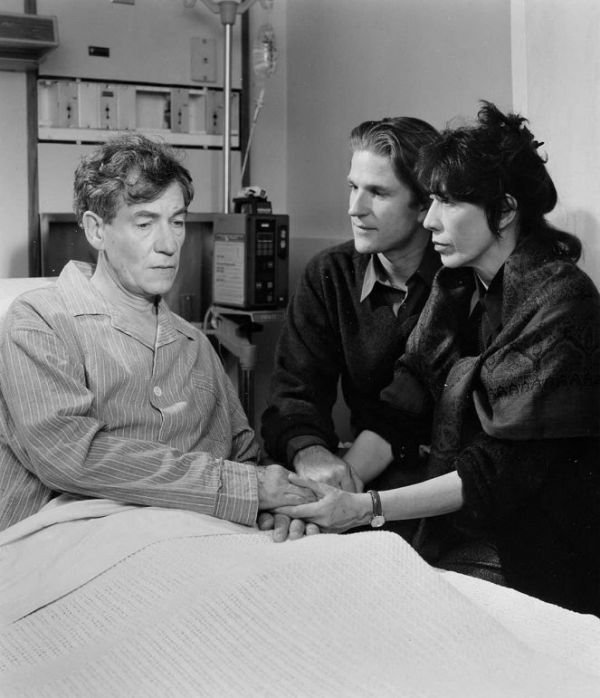 És a zenekar játszik tovább ... / Filmkép