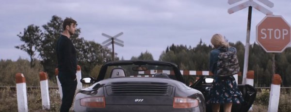 Fal az ajtó előtt / Filmkép