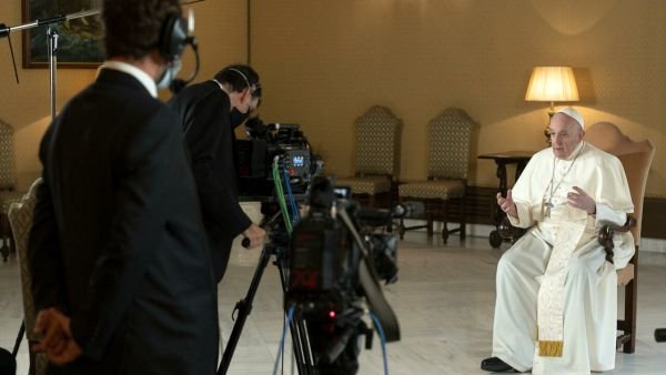 Egy generáció története Ferenc pápa társaságában / Filmkép