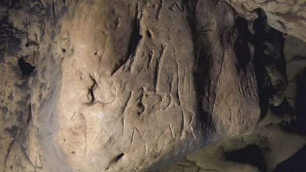 Lezáratlan ősi akták / Filmkép