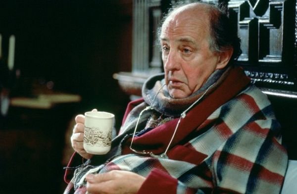 Kisvárosi gyilkosságok - Egy olvasókör titka / A gyilkosság piaca / Filmkép