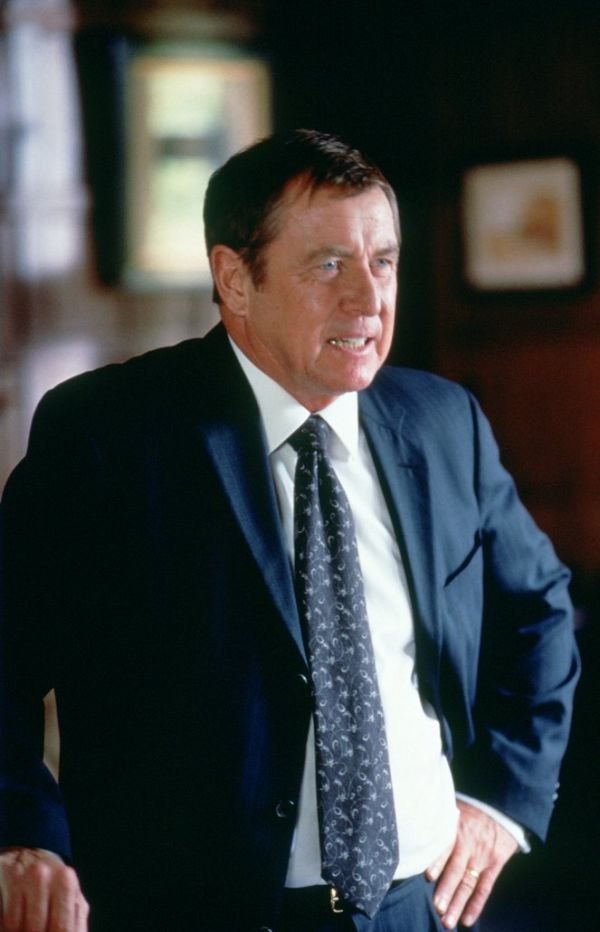 Kisvárosi gyilkosságok - Egy olvasókör titka / A gyilkosság piaca / Filmkép