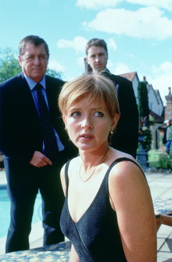 Kisvárosi gyilkosságok - Egy olvasókör titka / A gyilkosság piaca / Filmkép