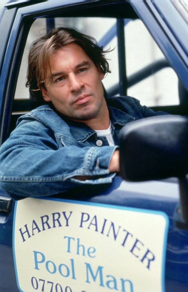 Kisvárosi gyilkosságok - Egy olvasókör titka / A gyilkosság piaca / Filmkép