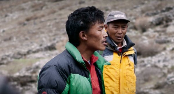 Utórengés: A nepáli földrengés / Filmkép