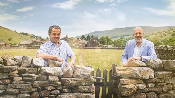 Ingatlankeresés az angol vidéken / Filmkép