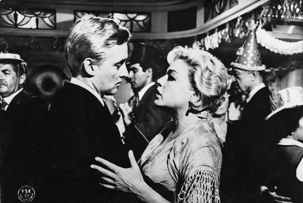 Simone Signoret - Bolondok hajója (1965)