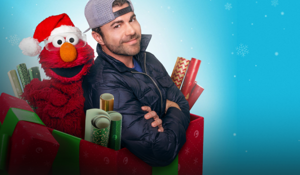 Kép: Elmo és Mark Rober nagylelkű karácsonya