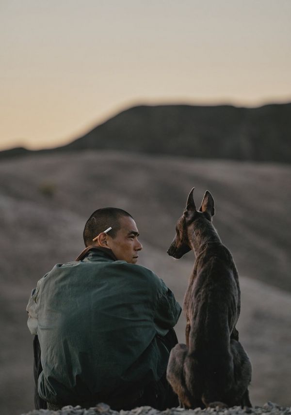 Fekete kutya / Filmkép